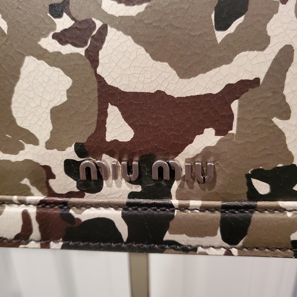 Authentic Miu Miu Craquele St camo Crossbody - Picture 7 of 16